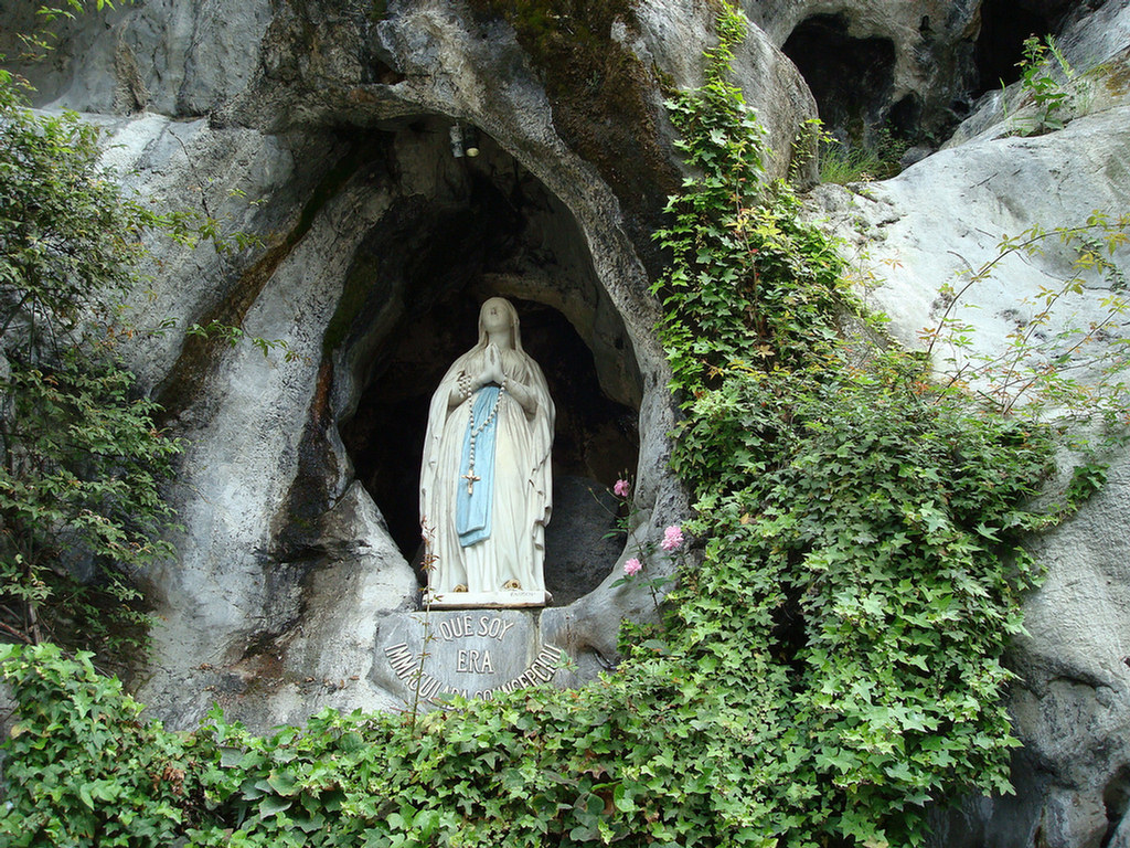 Lourdes Group 3